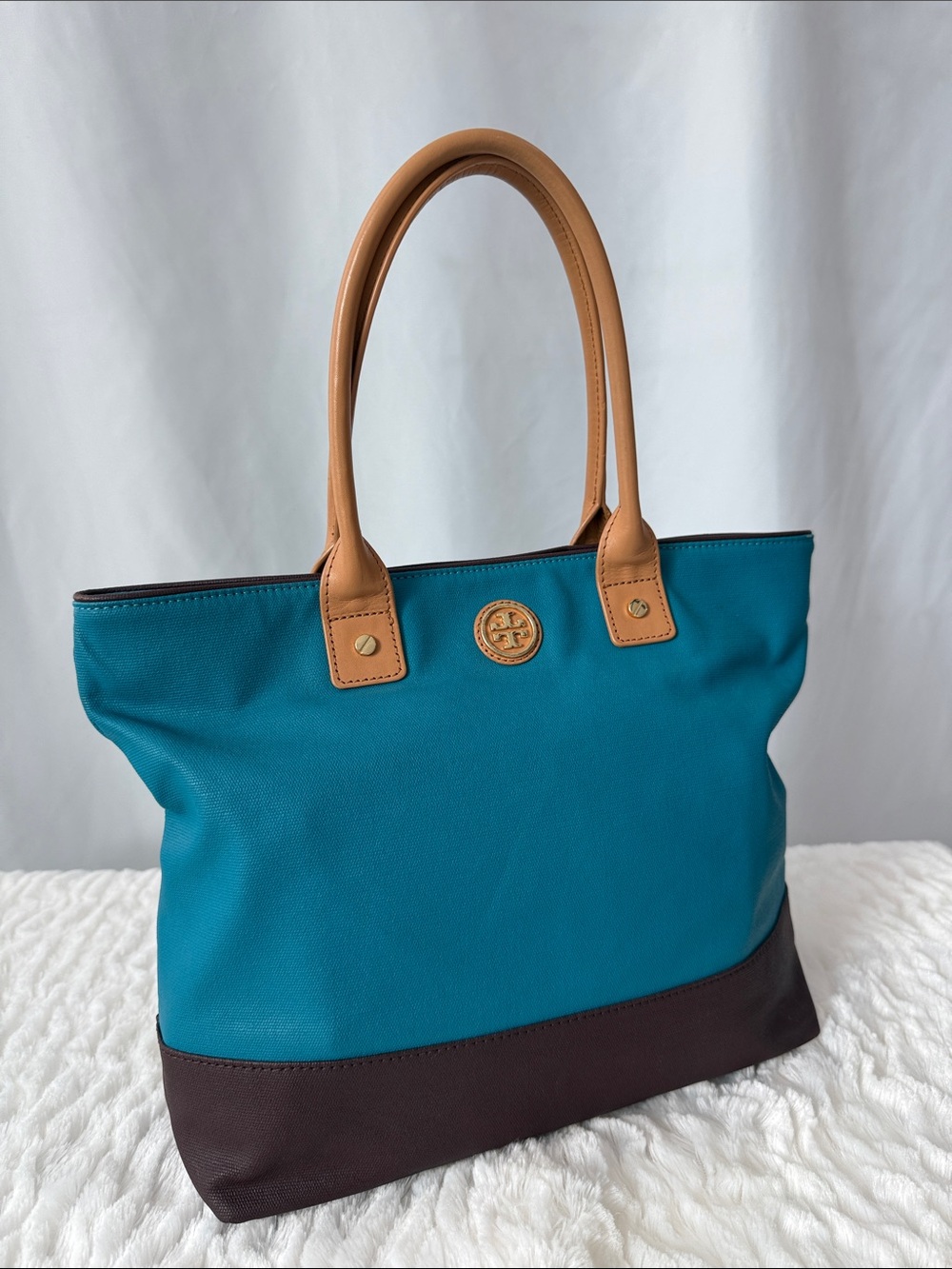 Tory Burch Small Jaden Tote in Electric Eel/ Coconut (Teal)